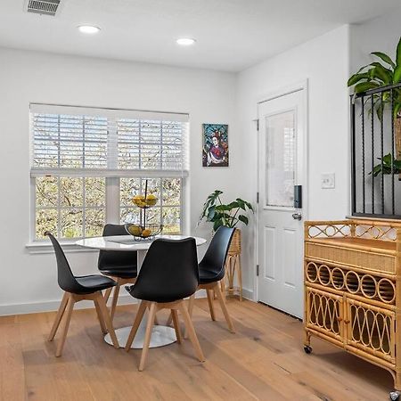 Zen Austin Home With A Cozy Tree House ภายนอก รูปภาพ