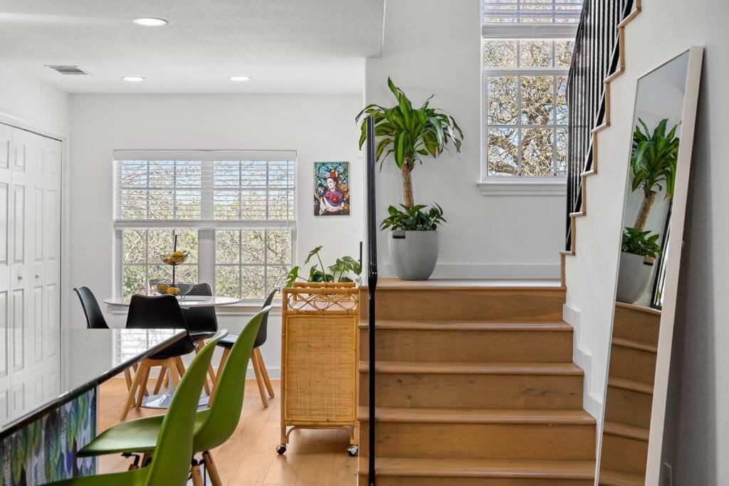 Zen Austin Home With A Cozy Tree House ภายนอก รูปภาพ