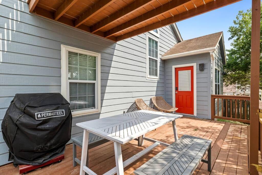 Zen Austin Home With A Cozy Tree House ภายนอก รูปภาพ
