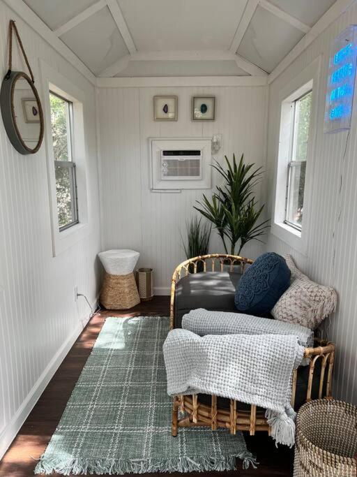 Zen Austin Home With A Cozy Tree House ภายนอก รูปภาพ