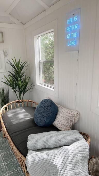 Zen Austin Home With A Cozy Tree House ภายนอก รูปภาพ
