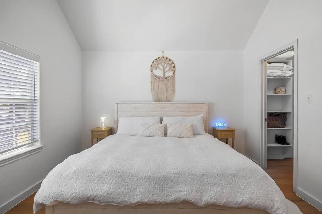 Zen Austin Home With A Cozy Tree House ภายนอก รูปภาพ