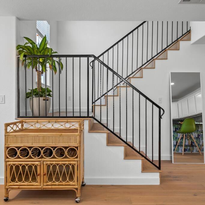 Zen Austin Home With A Cozy Tree House ภายนอก รูปภาพ