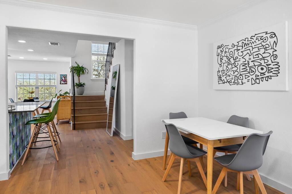 Zen Austin Home With A Cozy Tree House ภายนอก รูปภาพ