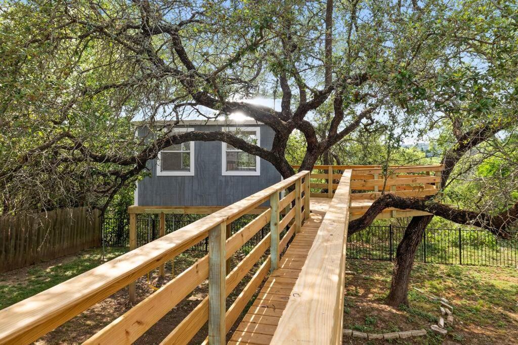 Zen Austin Home With A Cozy Tree House ภายนอก รูปภาพ