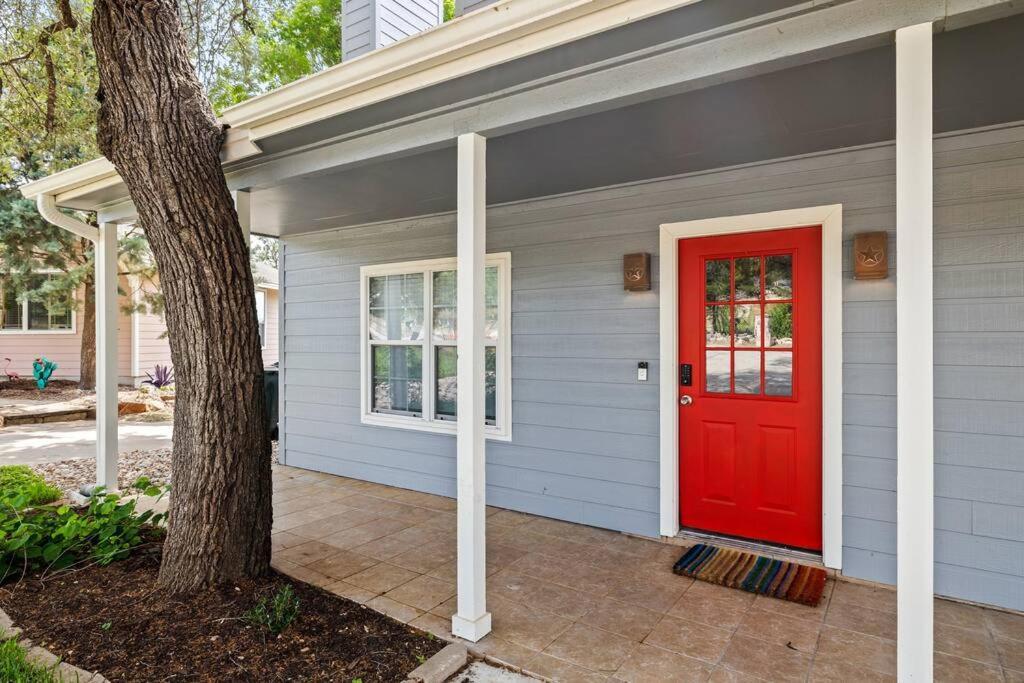 Zen Austin Home With A Cozy Tree House ภายนอก รูปภาพ