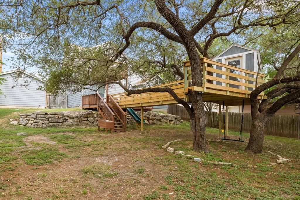 Zen Austin Home With A Cozy Tree House ภายนอก รูปภาพ