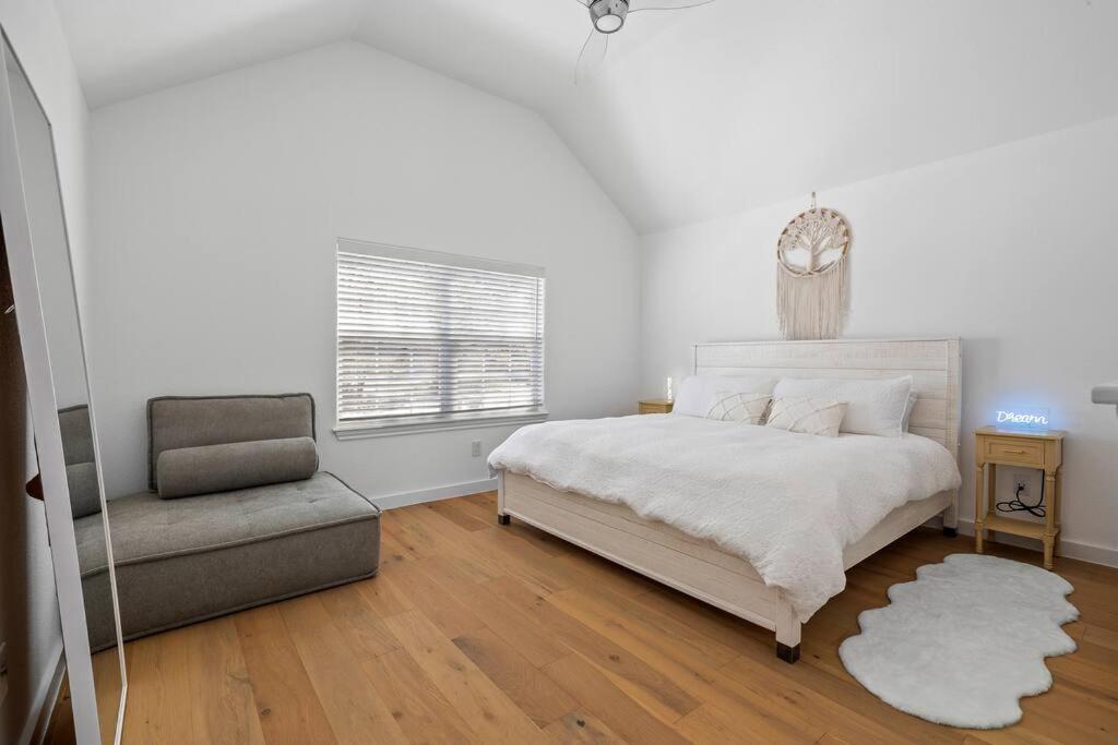 Zen Austin Home With A Cozy Tree House ภายนอก รูปภาพ